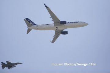 Al doilea Boeing 737-800 NG a intrat in flota Tarom. Ministrul Transporturilor promite si doua transatlantice si pierderi zero pana la finele anului