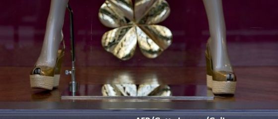 The Guardian: Fabrica de la Cisnadie, locul in care Louis Vuitton produce pantofi Made in Italy . Muncitorii ar fi platiti cu 133 euro, mult sub salariul minim pe economie