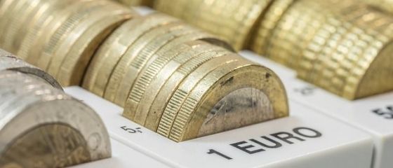 Leul si-a continuat caderea, pe fondul incertitudinilor generate de masurile fiscale din noul program de guvernare. Euro se apropie de 4,59 lei