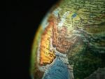 Iranul, lovit de noi sancțiuni americane, care intră în vigoare marți. Bruxellesul reacționează dur și adoptă o legislație care protejează companiile europene