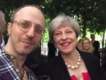 Un jurnalist o ia prin surprindere pe Theresa May: Am pasaport romanesc. Voi fi deportat? Ce a raspuns premierul britanic