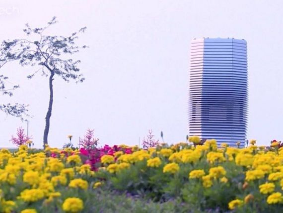 Turnul care mananca poluarea. Cum arata cel mai mare purificator de aer din lume, inventat de un olandez si testat in cea mai poluata tara din lume