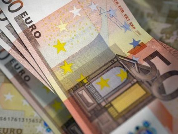 Bloomberg: Criza datoriilor suverane nu a răpus euro, care se apreciază semnificativ. Moneda unică, atractivă pentru investitorii care caută plasamente sigure