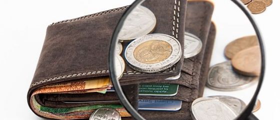 BNR restricționează acordarea de credite de către IFN-uri, pentru a evita supraîndatorarea săracilor, dar ar putea stimula afacerile cămătarilor