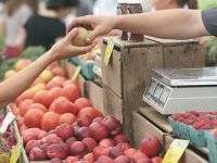 Încă o lege în vigoare, băgată în sertar. Actul normativ care îi obligă pe marii comercianţi să vândă 51% alimente româneşti încalcă normele UE și după ce a fost modificat