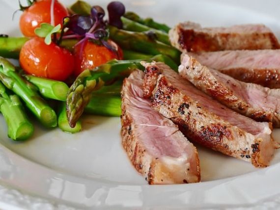 Românii au cumpărat cea mai ieftină carne din UE, în 2019. Prețurile, cu peste 37% sub media europeană