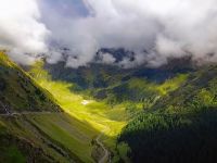 
	The New York Times recomandă România pentru vacanțe: Case vechi precum cele de pe Valea Loarei, munți asemănători Alpilor, străzi pietruite cu aspect britanic
