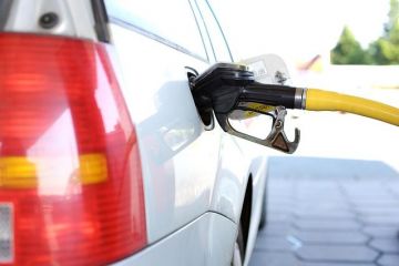 Guvernul reintroduce supraacciza la carburanți, după ce o eliminase în ianuarie. Taxa va fi aplicată în 2 etape, la 15 septembrie şi la 1 octombrie, pentru a evita un șoc în piață