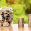 Paradoxul celei mai mari creșteri economice din UE. Deși câștigă mai mulți bani, românii trăiesc pe datorie, iar deficitul bugetar este de trei ori mai mare ca anul trecut