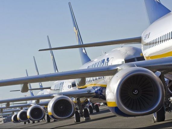 Încă o problemă pentru Ryanair, după ce a anulat mii de zboruri în toamnă. Piloții amenință cu greva generală în preajma sărbătorilor