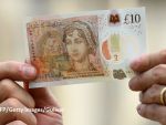 Englezii au bani noi. Banca Angliei a introdus în circulație a doua bancnotă din plastic, cu portretul scriitoarei Jane Austen și cu însemne tactile pentru nevăzători