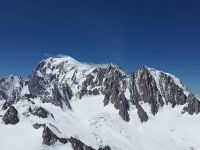 Masivul Mont Blanc, din Alpii francezi, a scăzut cu aproximativ un centimetru în ultimii doi ani