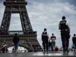 Autorităţile încep construcţia unui perete de sticlă, rezistent la gloanţe, în jurul Turnului Eiffel