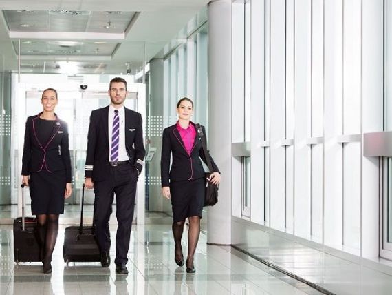 Wizz Air face angajări la Sibiu și București. Ce condiții trebuie să îndeplinească cei care vor să fie însoțitori de zbor