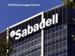 Haosul economic începe să se instaleze în Catalonia. Băncile anunță că părăsesc Barcelona, fabricile se opresc din lipsă de materii prime. S P plasează provincia sub supraveghere negativă