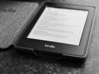 
	Amazon lansează primul Kindle rezistent la apă
