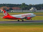 Comisia Europeană aprobă preluarea de către easyJet a unor active ale Air Berlin. Restul fostului operator german, cumpărat de rivala Lufthansa