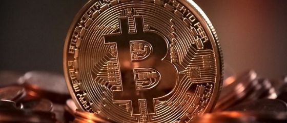 Bitcoin a explodat după ce tot mai multe companii anunță că acceptă plata în moneda virtuală. Criptomoneda s-a apreciat cu 50% în opt zile