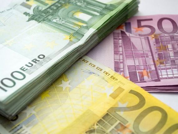 Leul scade în raport cu euro, dar se apreciază față de dolar și francul elvețian