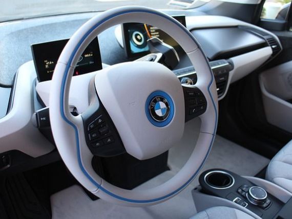 BMW își face fabrică de celule de baterii reciclabile. Până în 2023, grupul german vrea să aibă 25 de modele electrificate pe şosele
