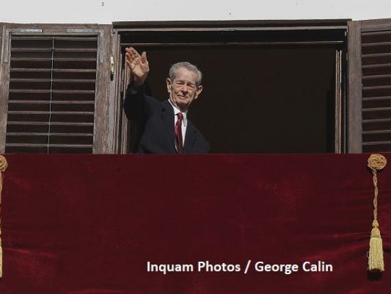 Imagini de colecție cu Regele Mihai. De la copilul care schia alături de Carol al II-lea până la exil