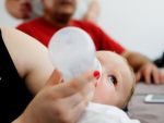 Autorităţile franceze au cerut retragerea unor formule de lapte praf produse de Lactalis, inclusiv din România, după descoperirea bacteriei salmonella