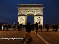 
	Franța vrea să limiteze imigrația. Liberation: &quot;Patria drepturilor omului nu se mai gândeşte decât să-şi închidă frontierele şi să expulzeze în masă&quot;
