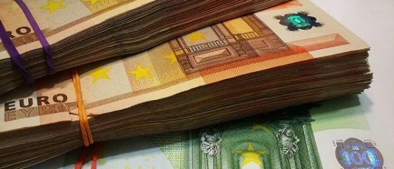 BNR vrea să limiteze creditarea. Românii cu venituri mici riscă să nu se mai poată împrumuta