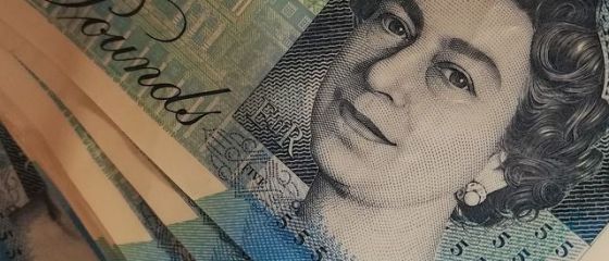 Marea Britanie consemnează cel mai rapid ritm de creștere a salariilor din ultimul deceniu, în ciuda Brexitului