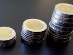 Leul s-a apreciat în raport cu euro. Moneda unică scade sub 4,66 lei