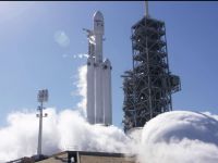 SpaceX scrie istorie: a lansat cu succes cea mai mare și mai puternică rachetă în spațiu. Capsula are la bord și o mașină Tesla