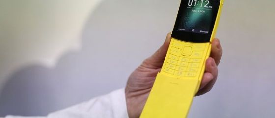 Nokia pariază din nou pe retro și relansează modelul 8110, celebrul telefon al anilor rsquo;90. Finlandezii promit o autonomie de 17 zile