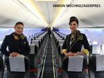 Tarom recrutează însoțitori de bord. Ce condiții trebuie să îndeplinească cei care vor să lucreze pe avioanele companiei naționale