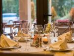 Peste două treimi din piața de restaurante din România se află în București, unde s-au făcut aproape 5 mld. lei, anul trecut. De câți bani mănâncă românii în oraș