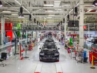 
	Problemele întâmpinate de Tesla în producţia automobilului de serie Model 3 sunt provocate de roboţi
