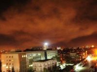 AFP: Explozii la Damasc. Trump anunţă că a ordonat lovituri de precizie în Siria, în colaborare cu Marea Britanie și Franța