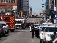 Zece morți și 15 răniți, după ce o camionetă a intrat în pietoni pe trotuar, la Toronto