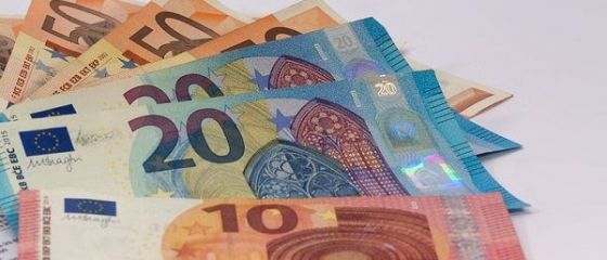 Euro se apropie de 4,65 lei