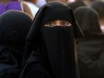 Încă o țară europeană interzice purtarea vălului islamic