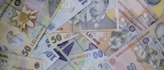 Euro a scăzut spre 4,62 lei, la cel mai redus nivel din ultimele două luni. Aurul, la mai mic preț din aprilie 2016