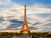 
	Turnul Eiffel, simbolul Parisului, se redeschide după patru luni, deocamdată doar pentru turiștii francezi
