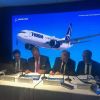 Tarom semnează, la cel mai mare salon aeronautic din lume, un contract pentru achiziționarea a cinci aeronave de la Boeing