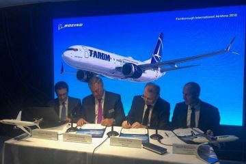 Tarom semnează, la cel mai mare salon aeronautic din lume, un contract pentru achiziționarea a cinci aeronave de la Boeing