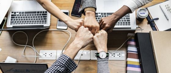 Topul celor mai doriți angajatori. Românii își doresc să lucreze în multinaționale, vor salarii mari si flexibilitate