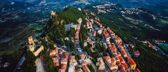 Criză într-unul dintre cele mai mici state europene. Țara cu o suprafată de doar 61 km pătrați taie salariile și cere ajutor de la FMI pentru salvarea băncilor