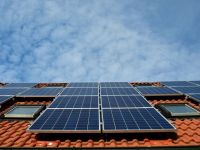 
	Fondurile pentru instalarea de panouri fotovoltaice, disponibile cel mai probabil din februarie. Statul finanțează 90% din valoarea cheltuielilor
