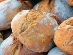 Ce se întâmplă cu prețul pâinii, după ce seceta a înjumătățit producția de cereale. Fermierii au recoltat cu 40% mai puțin grâu față de anul trecut