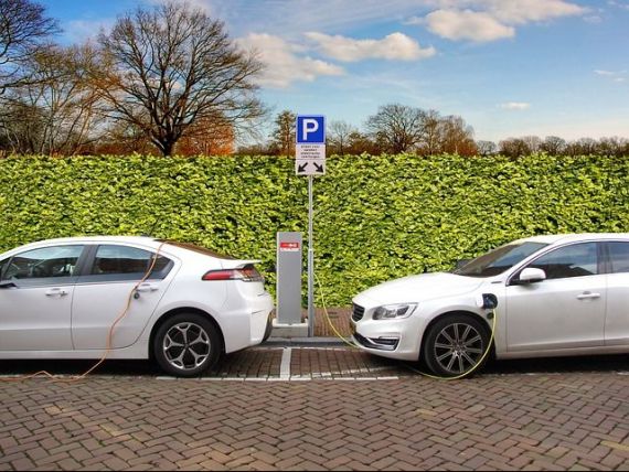Țara din Europa în care jumătate din mașinile vândute sunt electrice. Până în 2025 renunță la maşinile tradiționale