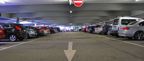 Locurile de parcare care costă mai mult decât mașina. Recordul: 30.000 de lei pe an
