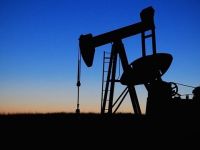 Preţurile petrolului au crescut timid, după ce producătorii au anunţat reduceri ale producţiei. Cererea de carburanţi la nivel global a scăzut cu 30%, în aprilie